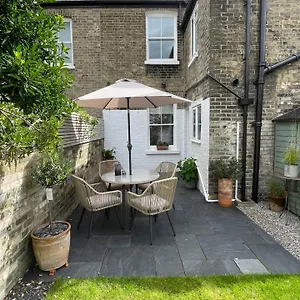 https://fantastic-victorian-house-excellent-city-location.cambridgehotelsuk.com